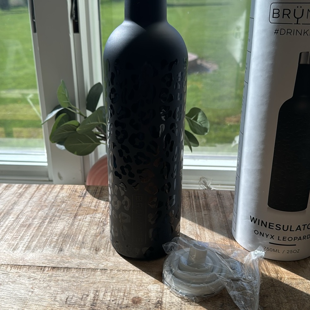 Brumate Onyx Leopard WInesulator - Picture 4 of 8